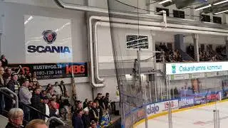 SSK:s och IKO:s fans sjunger gemensamt 
