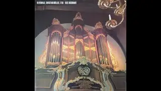 Kees Rosenhart bespeelt het orgel van de Grote kerk te Beverwijk