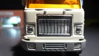 Majorette Truck 1:60 GMC LKW + Lion Car No 36 Vollmetall Auflieger 1:50 Holland