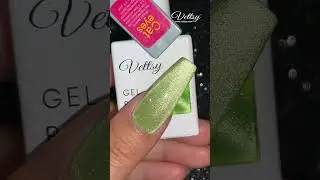 A Shining Green Cat Eye Gel You Can Try This Summer #green #nailpolish