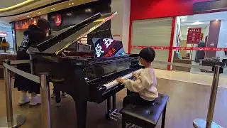 K 歌之王 (軒軒首次在街上彈琴, 雖然彈得並不完美, 但我很欣賞你的勇敢, 整首歌曲也是他靠聽歌後自學的, 並沒有琴譜, 你要繼續加油呀! )💞❤️👍🎼🎵🎶🎹