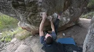 Bouldering Gariwerd (Grampians) - Trackside Area - Love Boulder - To Love to Hate V9