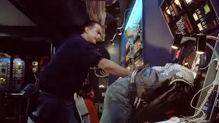 Casy Ryback vs Strannix final fight - Under Siege (1992) HD