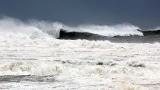 &lsquo;Frustrating&rsquo; Cyclone Alfred &lsquo;crawling&rsquo; towards the east coast