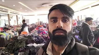 Delhi se purane kapde la kar manghe bechte hai