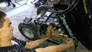 repararea al scaunului rulant/ repair of a wheelchair/ ремонт инвалидной коляске