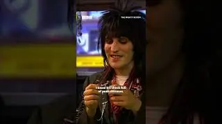 explaining punk fashion to ur normie friends #themightyboosh #ukcomedy #noelfielding #julianbarrett