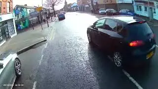 The Ballyhackamore Squeeze. Tries to cut in without leaving enough room. No tax or MOT DE09 YUY