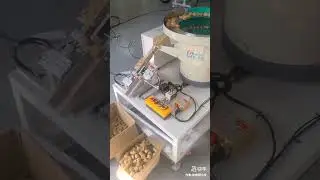 Full-automatic capping machine bottle cap machine soy sauce capping machine #automatic