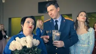 ОСТРОУМНЫЙ ДЕТЕКТИВ! МАМА-ЭКСТРАСЕНС ПОМОГАЕТ СЫНУ-СЛЕДОВАТЕЛЮ! СТОЙ НЕ ТО МАМА БУДЕТ ГАДАТЬ