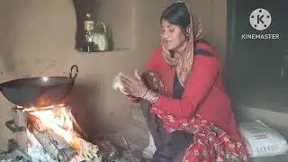 आज हम सब ने धुघुत बनाए // 