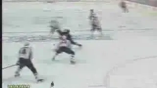 Huet Robs Upshall - Caps at Flyers - Apr 17 08