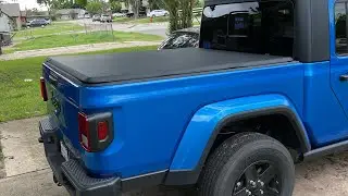 Tyger auto bed cover on a 2021 Jeep JT Gladiator