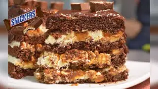 BOLO SNICKERS | CREAM CHEESE | AMENDOIM | GANACHE