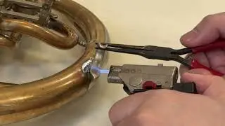 [French Horn] Dent Under the Finger Hook