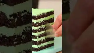 A Tower Of Mint Chocolate! #baking #cake