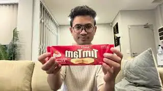 Try the Strawberry & Cream TimTam in Australia! Is It Worth It? | WHV Life 🇦🇺