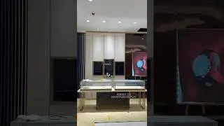 Luxury watch collection store under construction,The watch display case has entered the store.