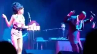 You're Wondering Now live at Zenith in Paris 2007 - Amy Winehouse