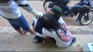Baru Sebulan Menikah, Sang Istri Terus Memeluk Erat Suami Saat Ditangkap - 86
