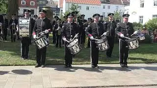 Trommestunt, Svantes lykkelige dag/Om lidt er kaffen klar - Strømsgodset Musikkorps