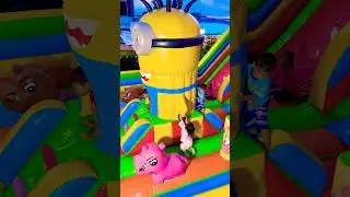 Bergantung di tangan minion raksasa kuning seru #minion #raksasa #video #istanabalon #shorts #funny