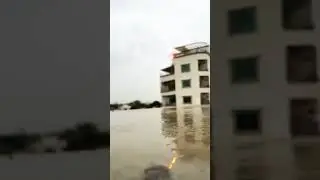 Insane lightning strike happened at roof top of house in Karachi 😳 @vlogsbysjabeen #sjabeen