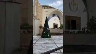 Моя жизнь за границей: колокольня церкви и лампочки.