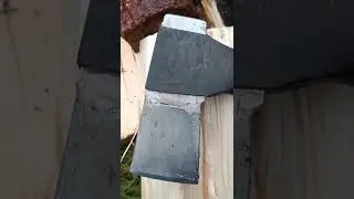 Siekiera FISKARS X25. Kr&oacute;tka prezentacja siekiery do rozłupywania drewna.