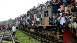 Trenes abarrotados de vuelta a casa para celebrar la Fiesta del Cordero