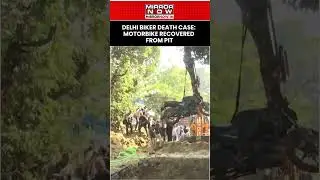 Delhi Biker Dies After Falling Into Uncovered Pit In Janakpuri; Motorbike Recovered #Shorts | Watch