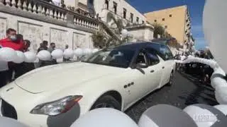 Napoli, lacrime e palloncini bianchi ai funerali di Samuele