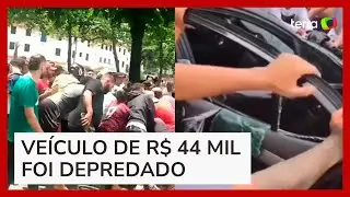 Multid&atilde;o destr&oacute;i carro oferecido por influenciador como pr&ecirc;mio de 'gincana' em Guarapari (ES)