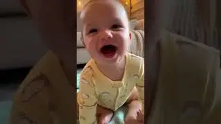Милый смех малыша 😍 | Смешные детские видео | #шорты #смехдетей #смешныевидеодетей