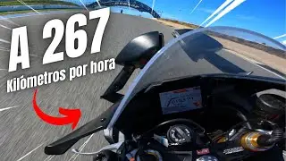 Me he puesto a 267 Km/h en moto... | ¿Por qué la Aprilia RSV4 Factory 1100 tiene un motor perfecto?