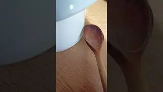 dźwięki walenia w garnek