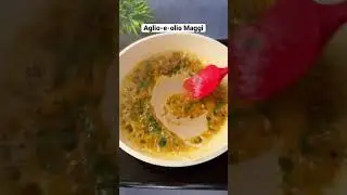 Aglio-e-olio Maggi | Quick & spicy maggi #ytshorts #maggi