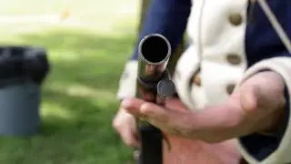 The difference between Muskets and Rifles during the revolutionary war