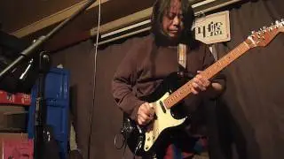 Mitsuru Tabata solo performance＠Enban, Koenji.   Jan 13. 2011　田畑満ソロ＠円盤