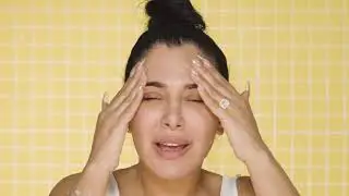 How to use Wishful Yo Glow Enzyme Scrub | Cosmetify
