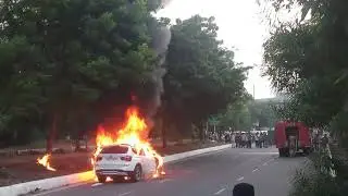 Luxury car catches fire on the roads of greater noida.