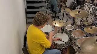 Rimshot paradiddle groove - played on a finish ply DW Collectors series kit