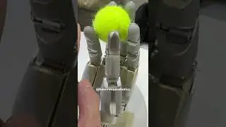 Роботизированная рука Sharpa вращает мяч с помощью тактильного датчика #ces2026