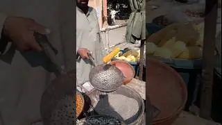 Flying Corn and Street Food in Winters. #pakistan #winter #automobile #karachi