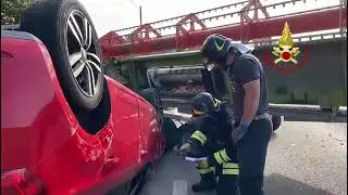 Spaventoso incidente sulla regionale: si schianta contro il trattore e finisce ribaltato