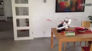 Blade Nano QX BnF im Wohnzimmer unterwegs