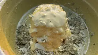 Pure mud water crumbling and pasteplay dipping also dusty crumbling 