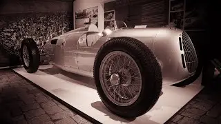 Vintage race cars on historic race track 