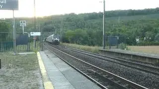 passage de train sans arr&ecirc;t [NANTEUIL SA&Acirc;CY, VOITURE NIGHTJET + BOMBARDIER TRAXX]