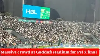 Crazy scenes at Gaddafi stadium Lahore for the Psl X final
